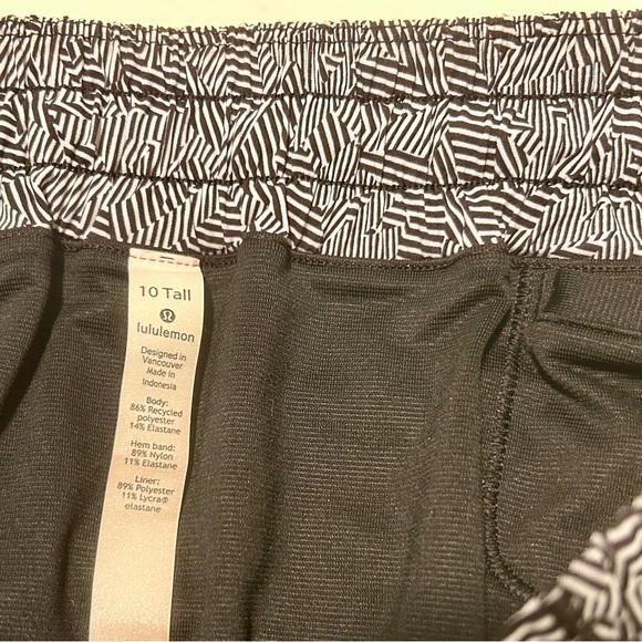 Lululemon Hotty Hot Running Shorts - Picture 4 of 8